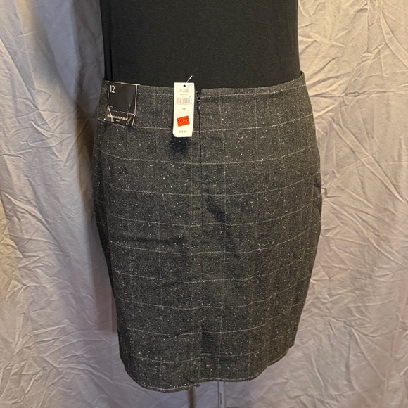 Women's Gray Windowpane Pencil Skirt - Picture 3 of 4